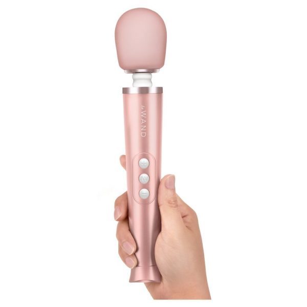 Le Wand Petite Gold Travel Rechargeable Wand - Image 4